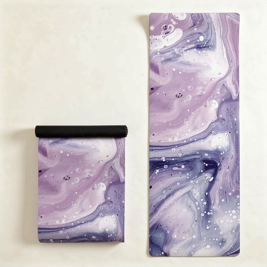 tapis de yoga avec un motif rappelant un tableau expressionniste 